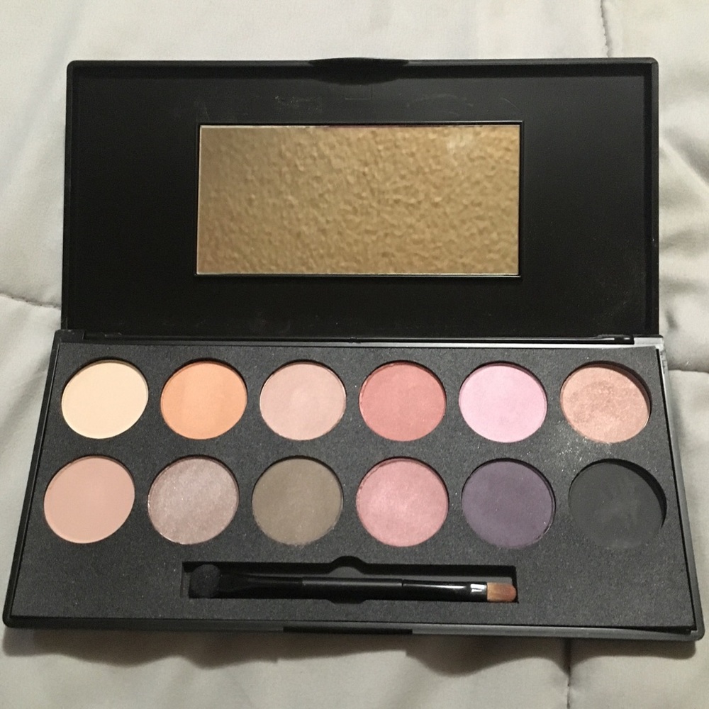 Beauty Bay Rose Eyeshadow Palette